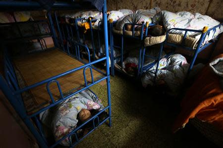 Children sleep in a dormitory at a kindergarten, a school for children of migrant workers, on the outskirts of Beijing November 8, 2013. REUTERS/Jason Lee