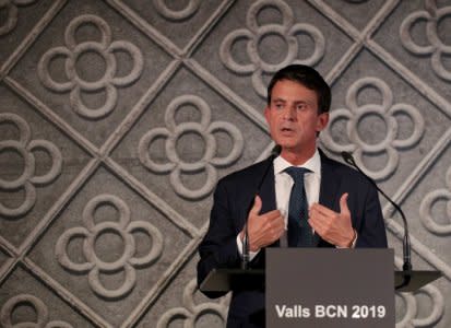 Former French Prime Minister Manuel Valls gestures as he announces that he will run for mayor of Barcelona during an event in Barcelona, Spain, September 25, 2018. REUTERS/Albert Gea