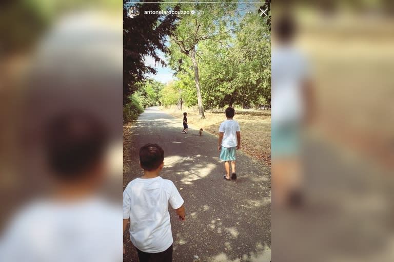 Antonela, Thiago, Mateo, Ciro y Abu salieron de paseo (Foto: Instagram @antonelaroccuzzo)