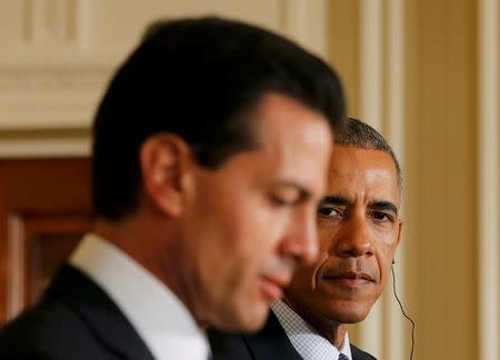 US President Barack Obama and Mexico President Enrique Pena Nieto (L) hold a news conference at the White House in Washington, U.S. July 22, 2016. REUTERS/Carlos Barria