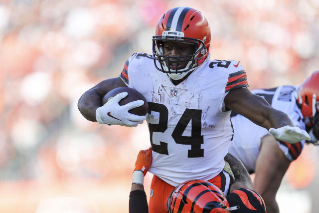 Watch Cleveland Browns RB Nick Chubb squat the equivalent of 2