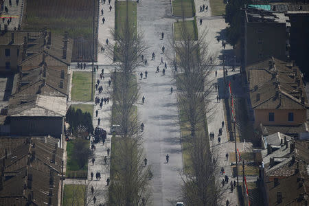 People walk in Pyongyang, North Korea April 12, 2017. REUTERS/Damir Sagolj