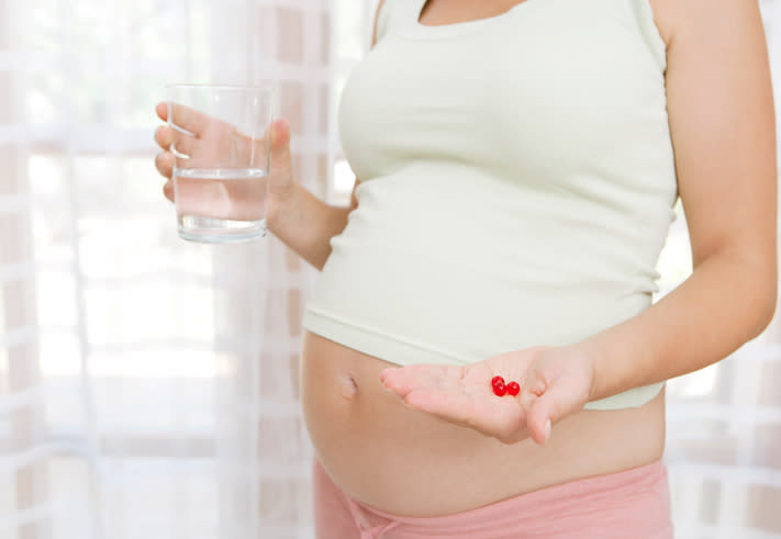 Incorporar vitamina D, ya sea a través de alimentos o suplementos, ayudaría a prevenir el parto prematuro. – Foto: Maria Teijeiro/Getty Images