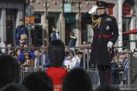 ARCHIVO - El príncipe Andrés, duque de York, asiste a una ceremonia conmemorativa por el 75 aniversario de la liberación de la ocupación alemana en Brujas, Bélgica, el sábado 7 de septiembre de 2019. El Palacio de Buckingham dijo el jueves 13 de enero de 2022 que las afiliaciones militares y patronato real del príncipe Andrés han sido devueltos a la reina Isabel II con su "aprobación y acuerdo". La declaración se produjo después de que más de 150 veteranos de la armada y el ejército le escribieron a la reina pidiéndole que despojara a Andrés de todos sus rangos y títulos militares en medio de continuos problemas legales para el príncipe, quien está envuelto en un demanda por abuso sexual en EE.UU. (Foto AP/Olivier Matthys, Archivo)