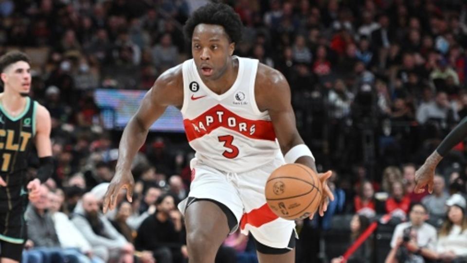 Toronto Raptors forward OG Anunoby (3) dribbles the ball up court against the Charlotte Hornets in the second half at Scotiabank Arena