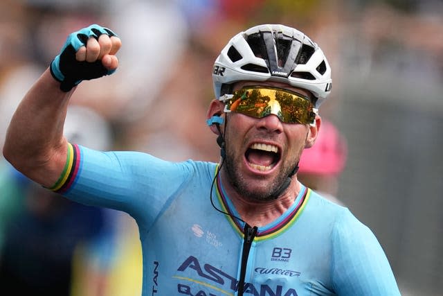 Mark Cavendish punches the air in delight