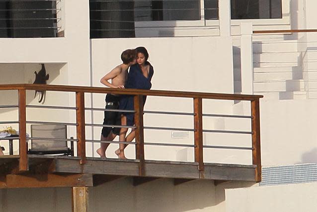 selena gomez kissing justin bieber