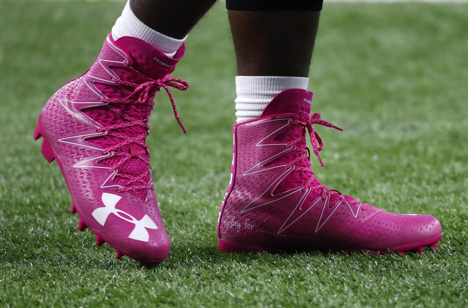 Philadelphia Eagles running back Kenjon Barner wears pink Under Armour cleats for breast cancer awareness before an NFL football game in Detroit, Sunday, Oct. 9, 2016. Detroit beat Philadelphia 24-23. (AP Photo/Paul Sancya)