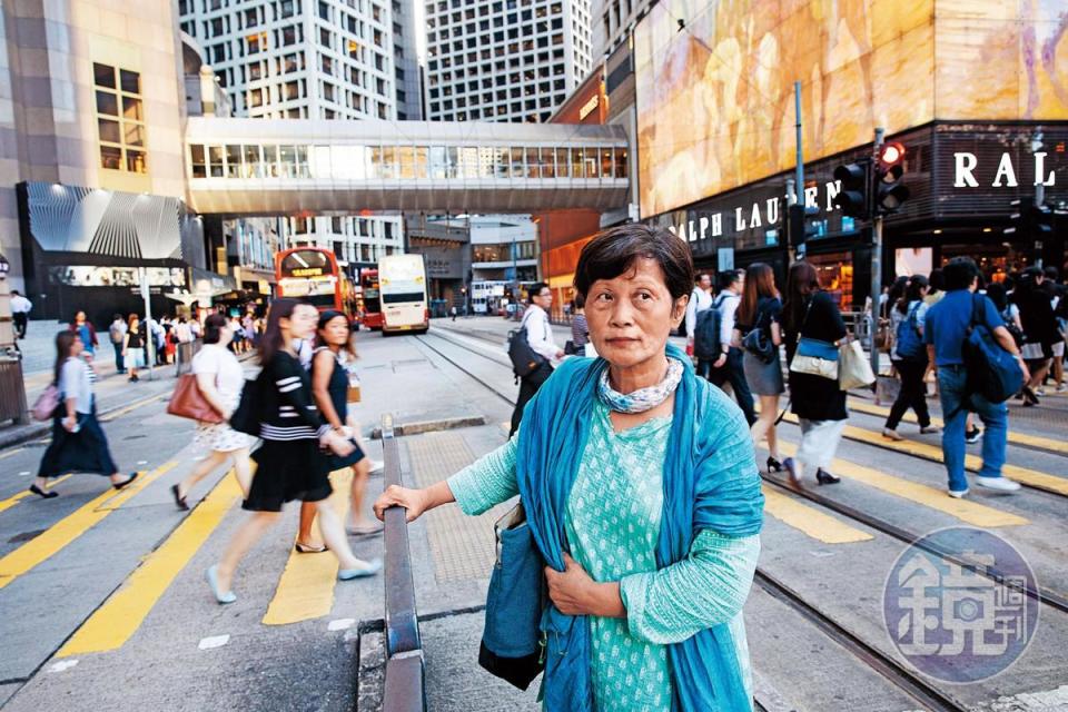 周明月帶我們重返中環德輔道中，她特別喜歡香港的叮叮車。