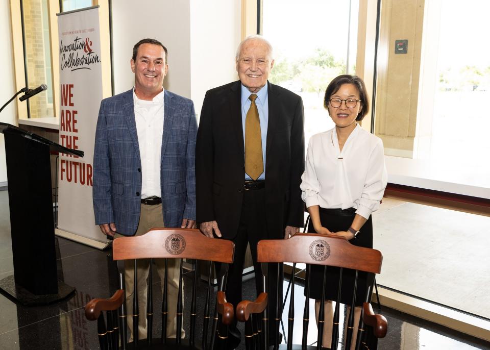 In a July 9 ceremony, Thomas Abbruscato, Ph.D., and Min Kang, Pharm.D., became the first recipients of the Douglas Stocco Research Chair, an endowment formerly known as the Texas Tech University Health Sciences Center’s Research Endowment.