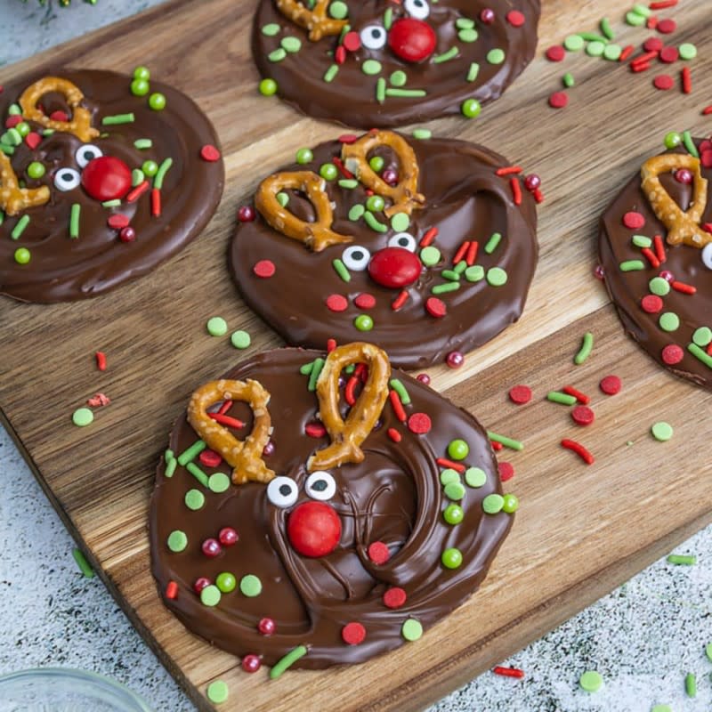 <p>Persnickety Plates</p><p>Almost too cute to eat!</p><p><strong>Get the recipe: <a href="https://www.persnicketyplates.com/no-bake-melted-reindeer-bark/" rel="nofollow noopener" target="_blank" data-ylk="slk:No-Bake Melted Reindeer Bark;elm:context_link;itc:0;sec:content-canvas" class="link rapid-noclick-resp">No-Bake Melted Reindeer Bark</a></strong></p>