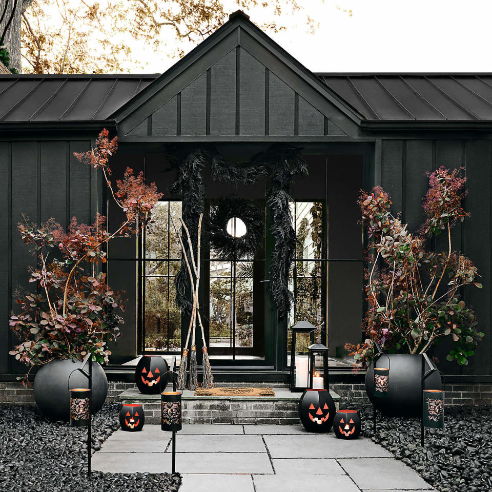 black halloween porch decor