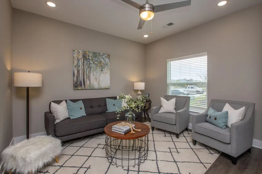 Located along Beaty Blvd in Gallatin, the 216-apartment community includes one and two-bedroom units, featuring nine-foot ceilings, walk-in closets and hardwood floors.