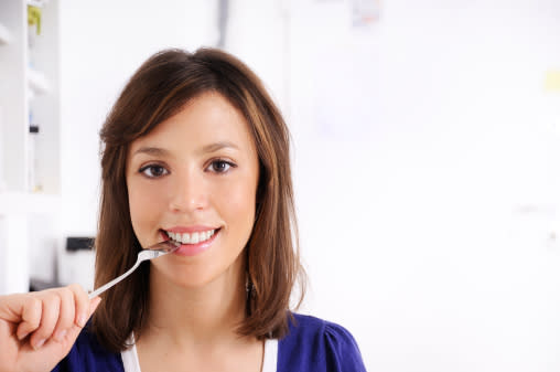 Malos hábitos desgastan el esmalte dental / Foto: Thinkstock