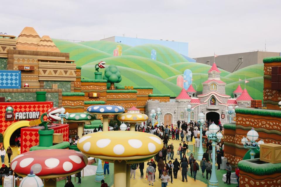 People experience the tech rehearsals at Super Nintendo World. (Dania Maxwell / Los Angeles Times).