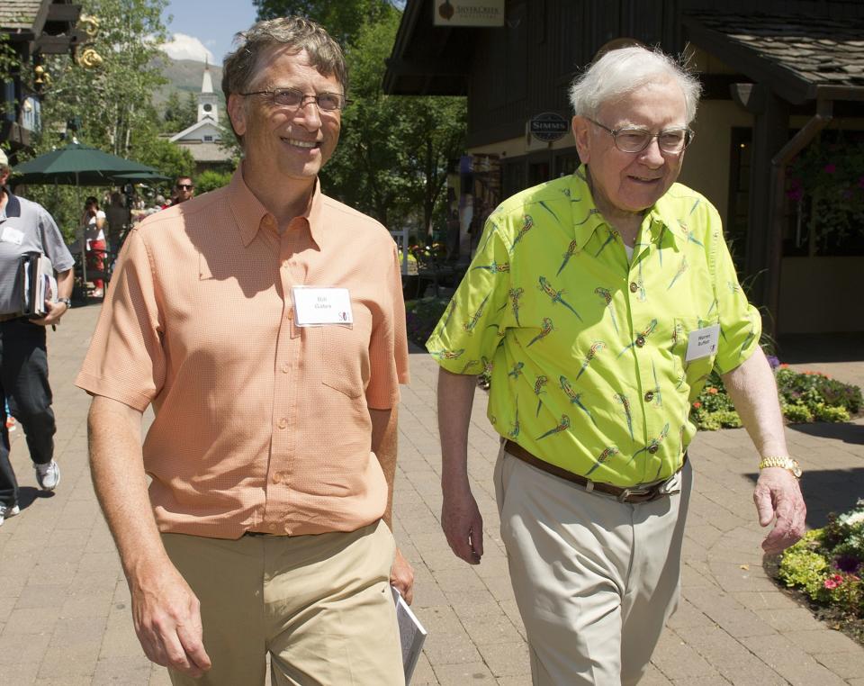 Another photo of Buffett with gates in the infamous Gatorade-hued blouson.