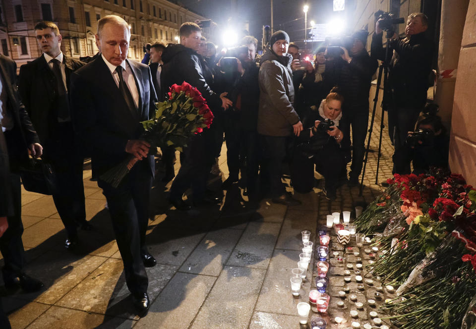 Vladimir Putin lays down flowers