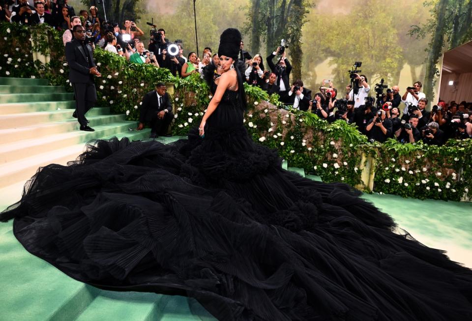 Met Gala 2024｜Jennie verwandelte sich in eine sexy Retro-Göttin und erschien bei den „Fashion Oscars“! Eine Bestandsaufnahme der wundervollen Looks auf dem roten Teppich: Zendaya, Tyla ... welche anderen aktuellen Arbeiten haben Sie gemacht?