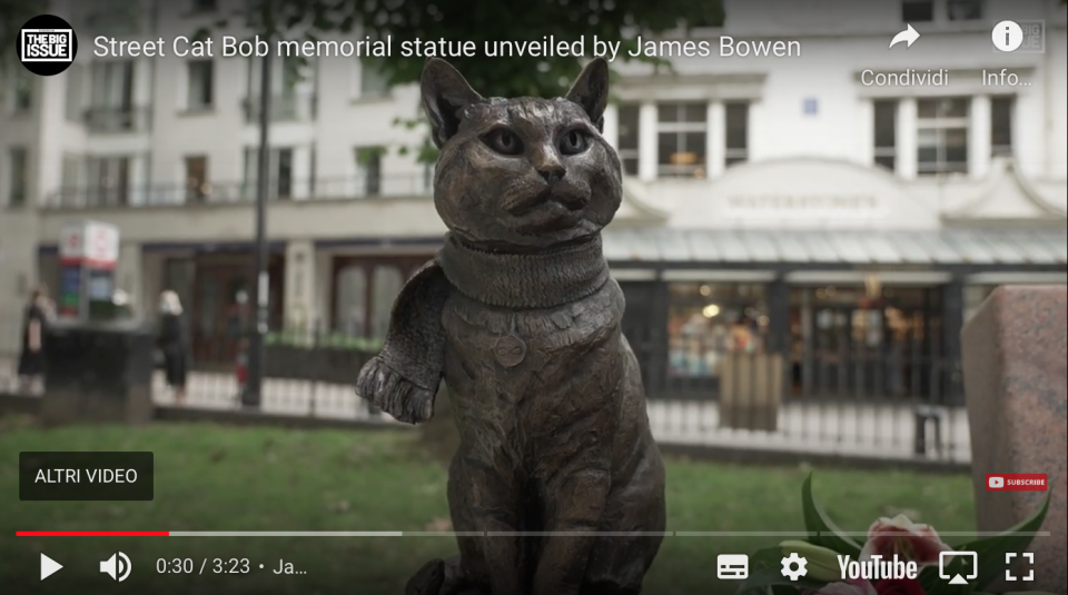 Londra, la statua in bronzo per Bob, il gatto più famoso del mondo