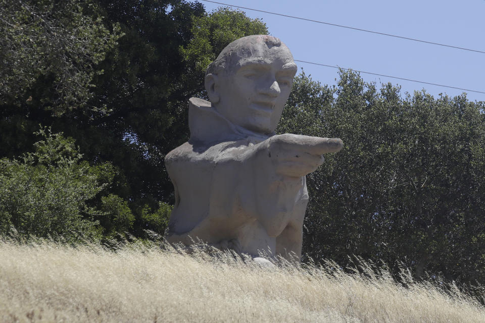 A Junipero Serra statue in Hillsborough, California, on Thursday. (Photo: AP Photo/Jeff Chiu)