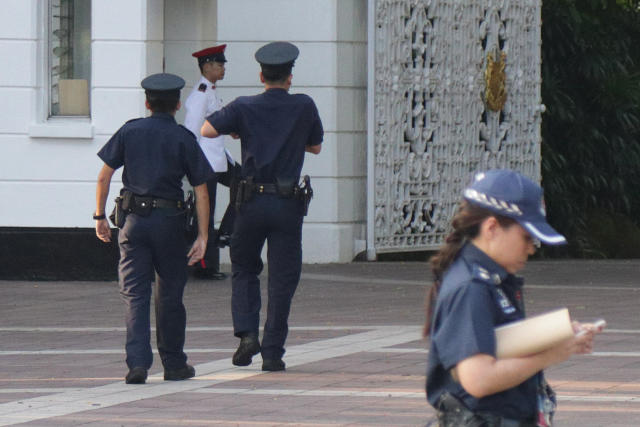 Police officers seen outside the Istana. (Yahoo News Singapore file photo)