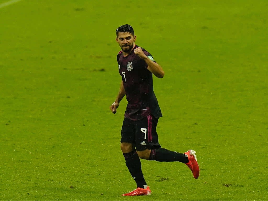 Henry Josue Martin de México celebra después de anotar el segundo gol de su equipo contra Jamaica durante un partido de fútbol de clasificación para la Copa Mundial de la FIFA Qatar 2022, en la CDMX, el jueves 2 de septiembre de 2021. (AP/Eduardo Verdugo)