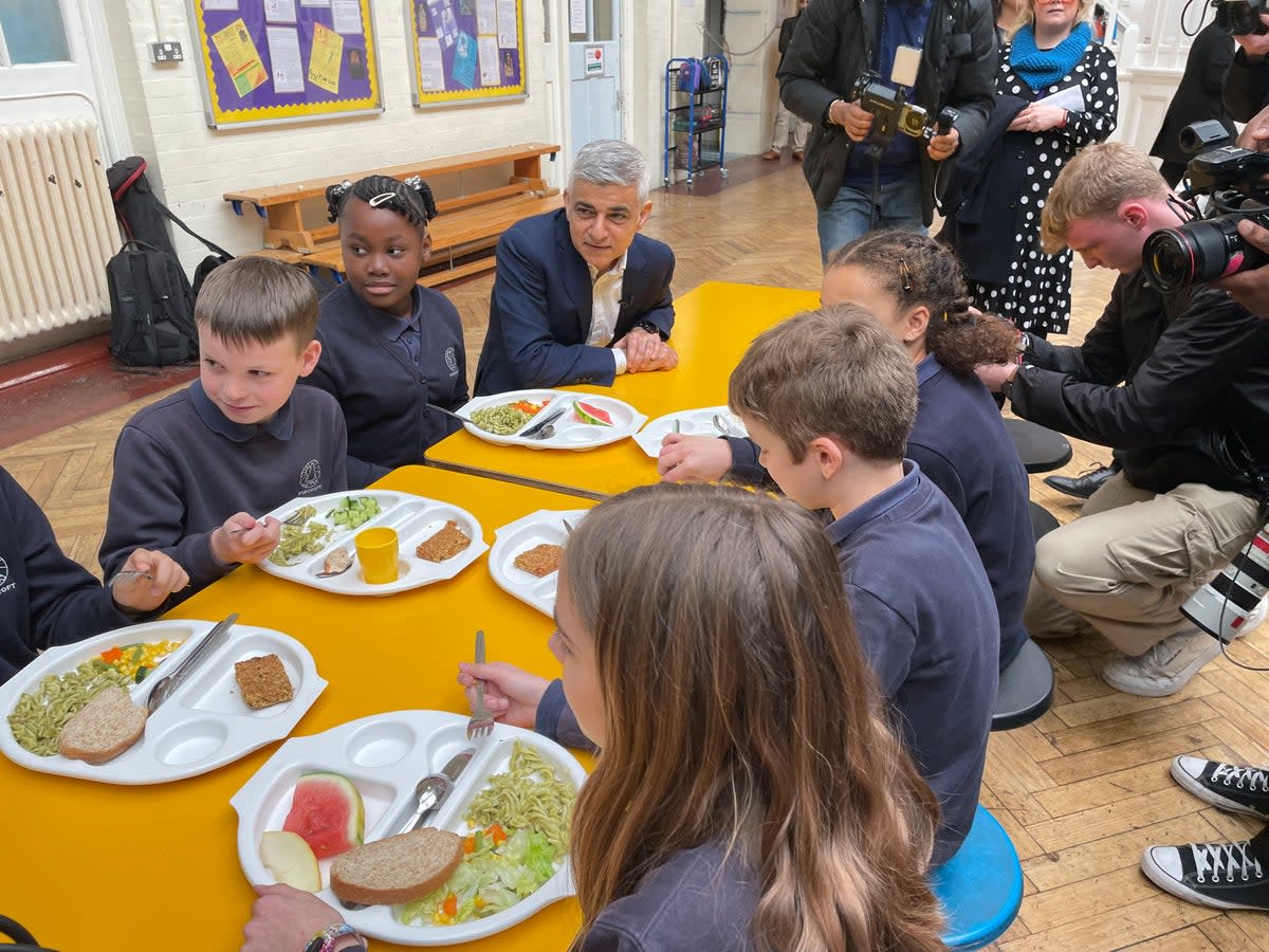London mayor Sadiq Khan pictured on a visit to his old school, Fircroft Primary in Tooting (Noah Vickers/Local Democracy Reporting Service)