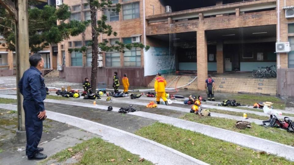 東華大學火勢在今早四時許已被撲滅。（圖／東華大學校方提供）