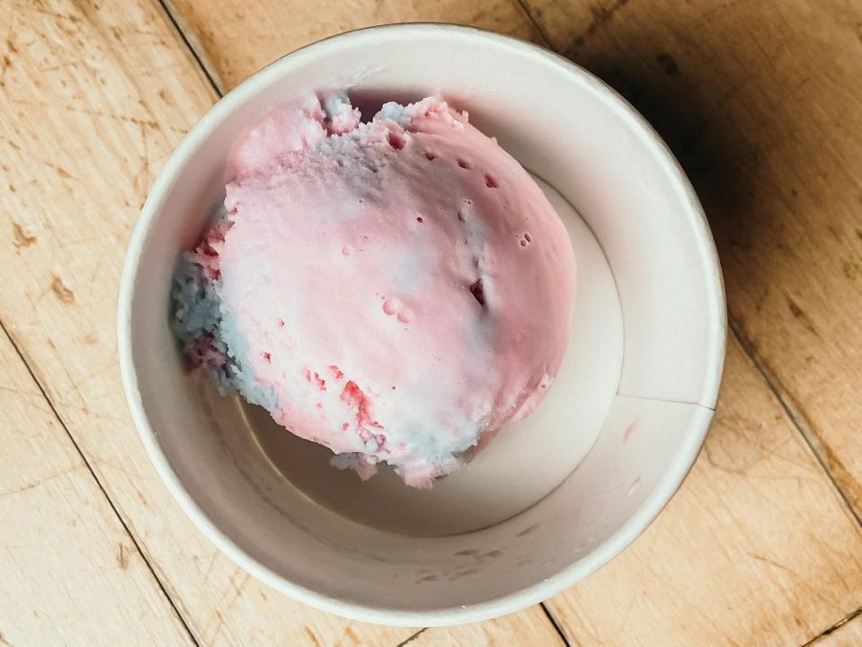 scoop of cotton candy ice cream from baskin robbins