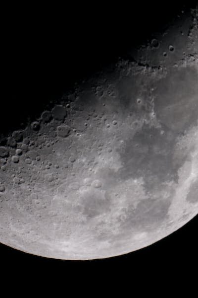 Foto de la Luna (25/07/2023). En el centro a la izquierda se puede observar los cráteres que se citan en el texto. J.Guillermo Sánchez