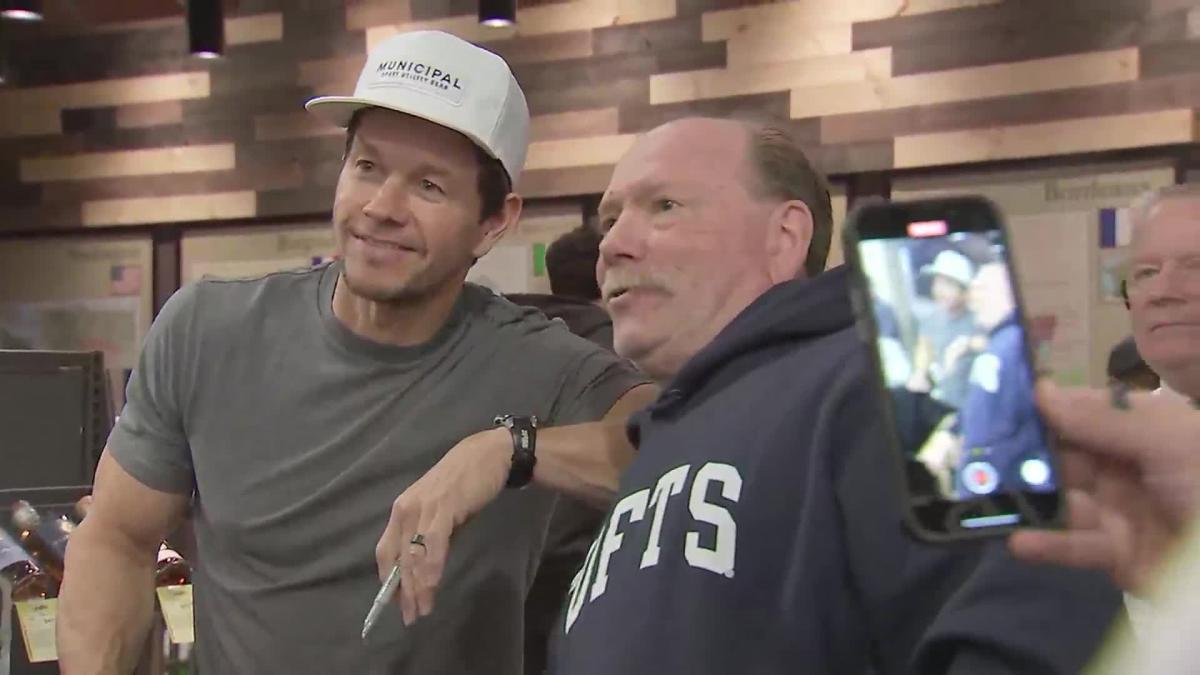 New Kid back on his block Mark Wahlberg holds meet and greet with fans