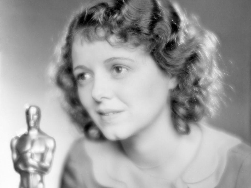 Janet Gaynor with her award.