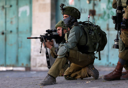 Israeli soldiers take position during clashes with Palestinians in Hebron in the occupied West Bank, September 28, 2018. REUTERS/Mussa Qawasma