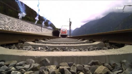 瑞士聖哥達基線隧道貫穿阿爾卑斯山脈。