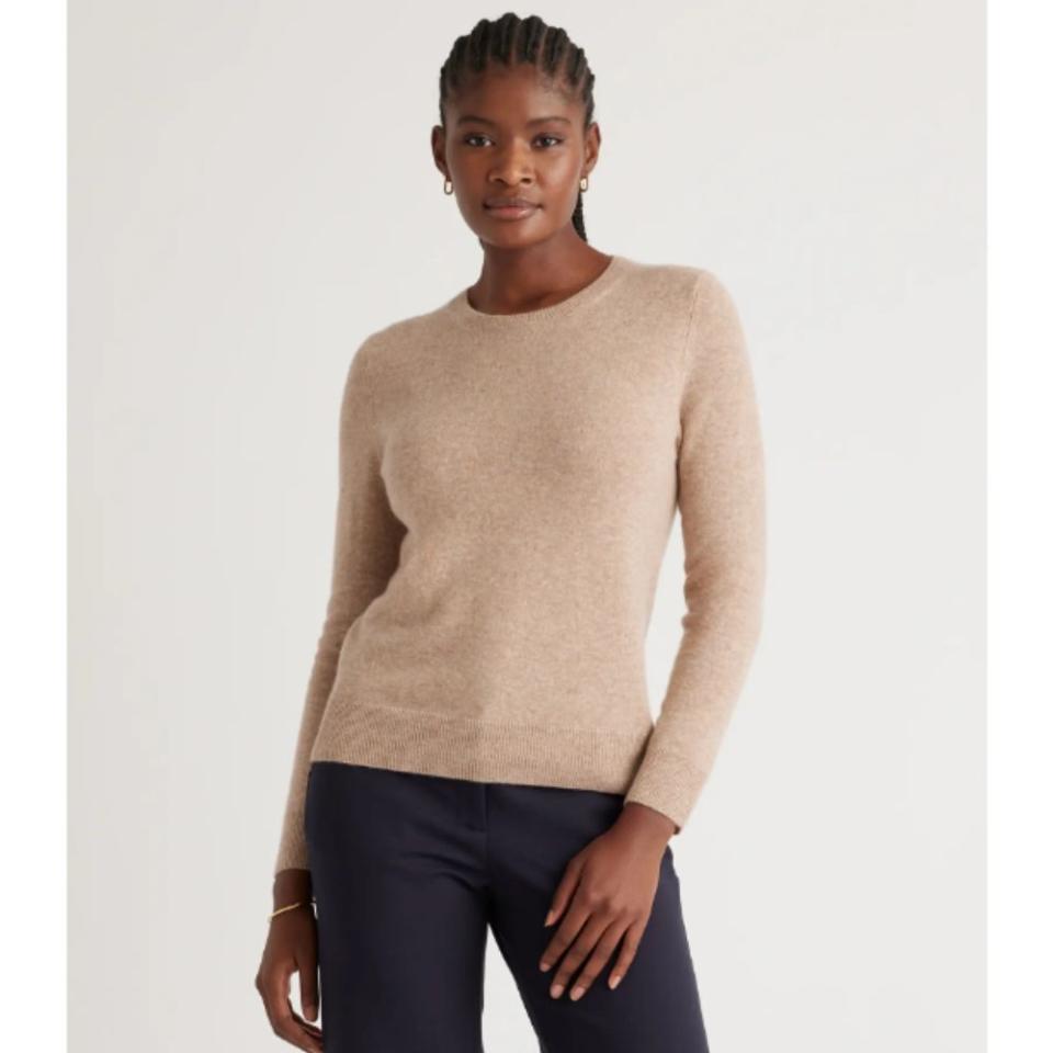 model wearing light brown quince cashmere sweater