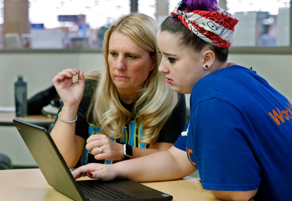 Epic Charter Schools teacher Regina Bell meets with student Lela Neumann, 16, at the Norman Central Library on Sept. 25, 2018 in Norman.