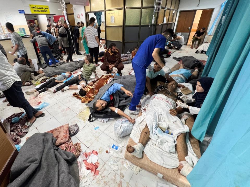 2023年11月16日，加薩的印尼醫院裡也是一片混亂。路透社