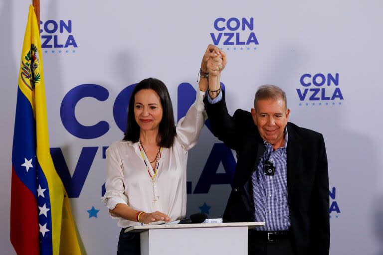 La líder opositora María Corina Machado y Edmundo González Urrutia en una conferencia de prensa, un día después de las elecciones en Caracas, Venezuela.