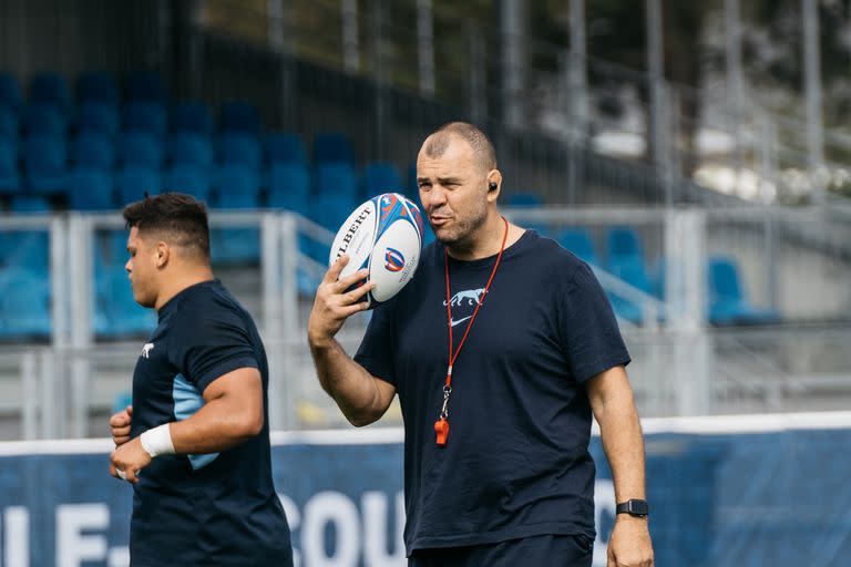 Michael Cheika durante un entrenamiento de Los Pumas en el Stade de la Beaujoire