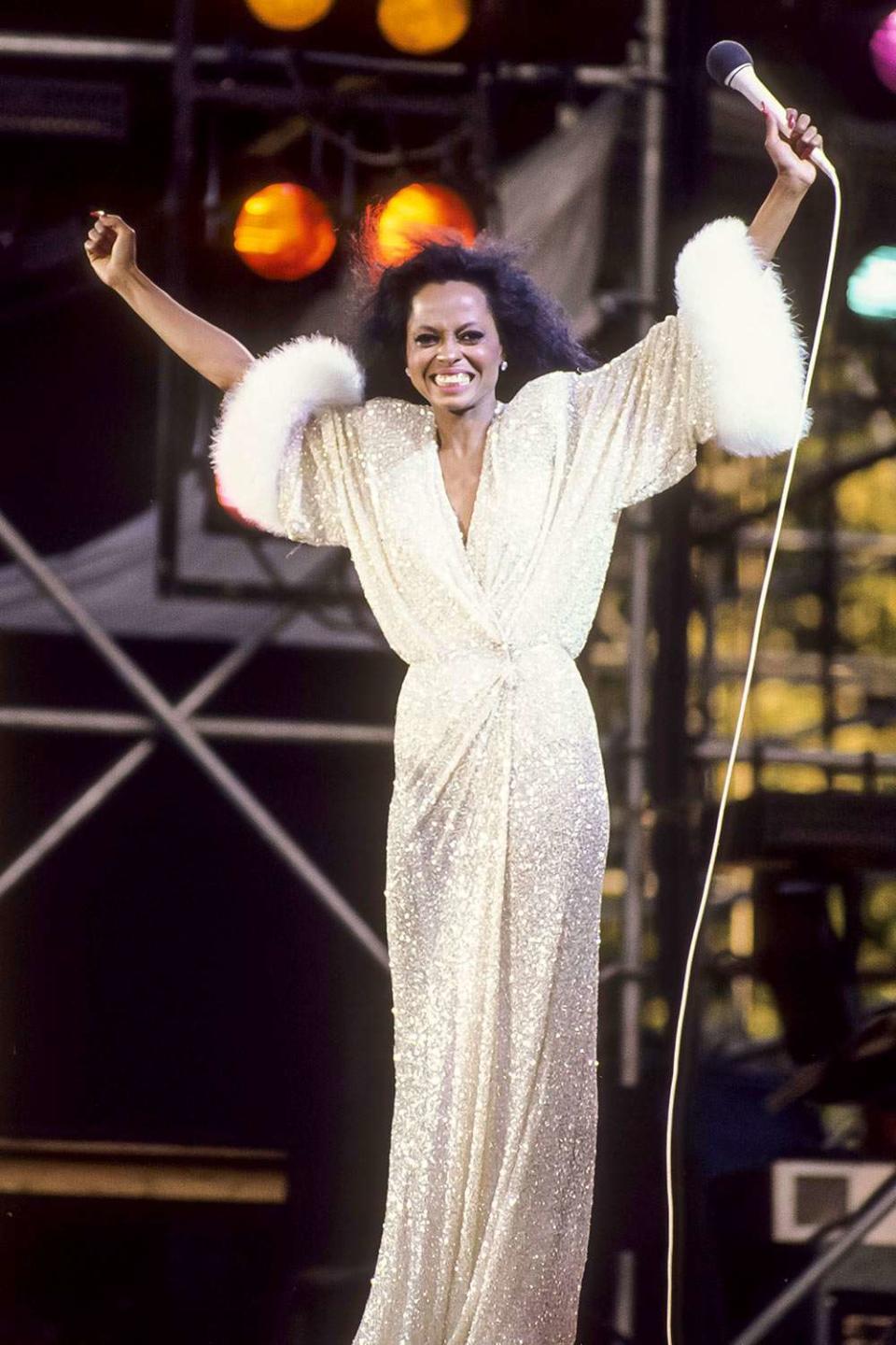 20 Glamorous Vintage Photos of the Incomparable Ms. Diana Ross