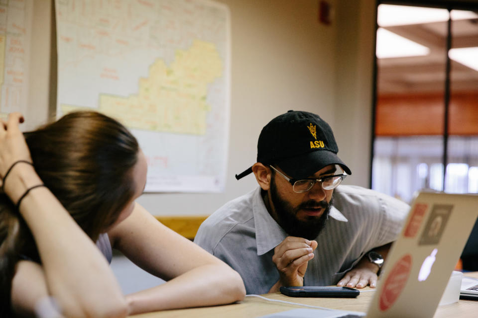 Edder DÃ­az Martinez leads a conference call with local advocacy leaders in his role as communication director for Progress Now Arizona on June 14 in Phoenix. (Photo: Caitlin O’Hara for Yahoo News)