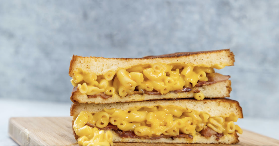 Bacon Mac and Cheese Grilled Cheese