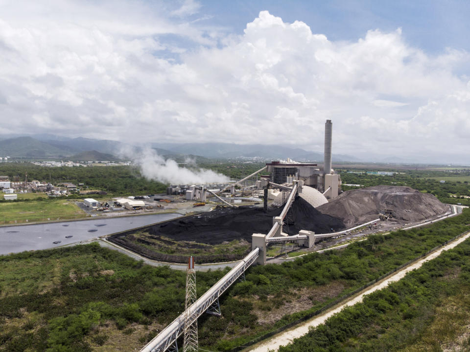 Residents of Guayama are fighting against the AES Energy Plant, a coal-burning facility that is contaminating the aquifers and putting its neighbors at risk. (Photo: Dennis Rivera Pichardo for HuffPost)