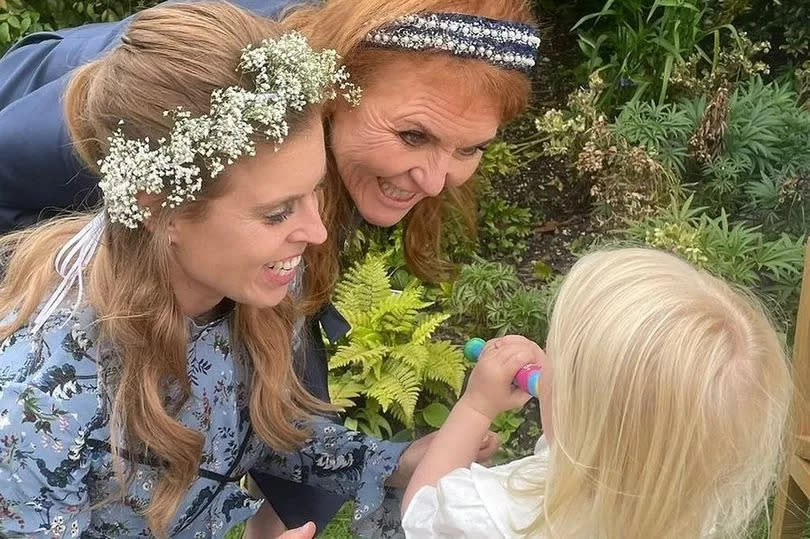 Sarah Ferguson with Beatrice and Sienna