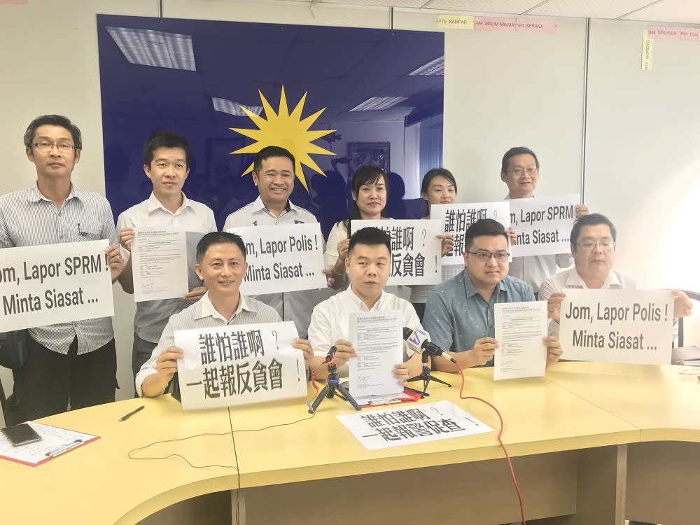 MCA Perak Public Service and Complaint Bureau Chief Low Guo Nan challenge Keranji assemblyman Chong Zhemin to lodge reports to the authorities over his allegation that MCA had misappropriated public funding. — Picture by John Bunyan