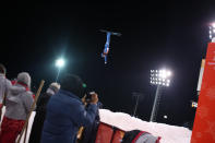 <p>La tête en bas, Oleksandr Abramenko peut regarder vers le haut. Il est champion olympique de ski acrobatique. (crédit Getty) </p>