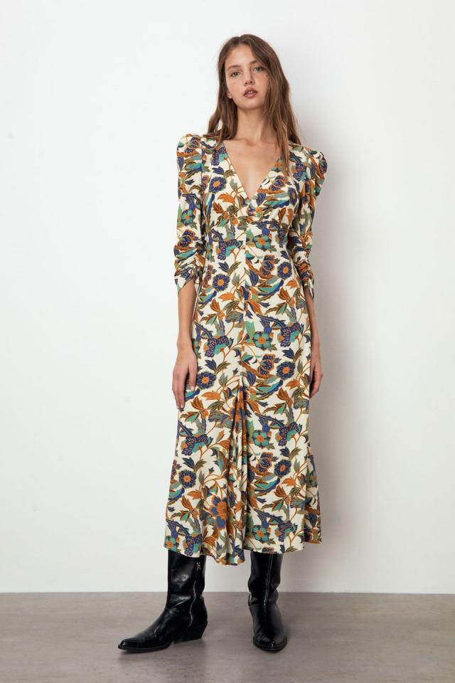 Sfera con vestido bohemio ultra bonito