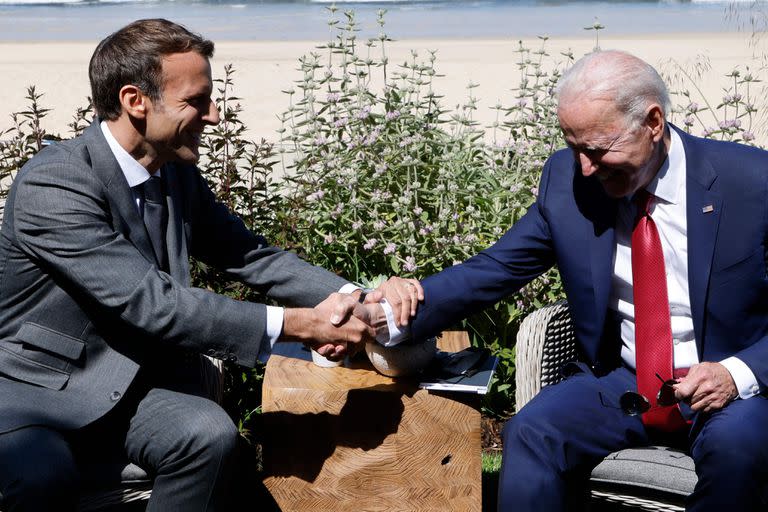 Macron y Biden, antes de una reunión bilateral, durante la cumbre del G-7 en Carbis bay