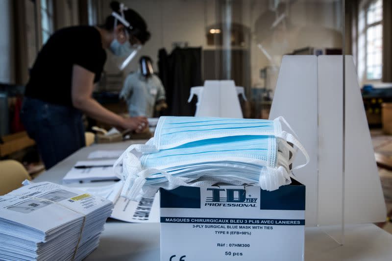 Mascarillas en un colegio electoral durante la segunda vuelta de las elecciones a la alcaldía de París