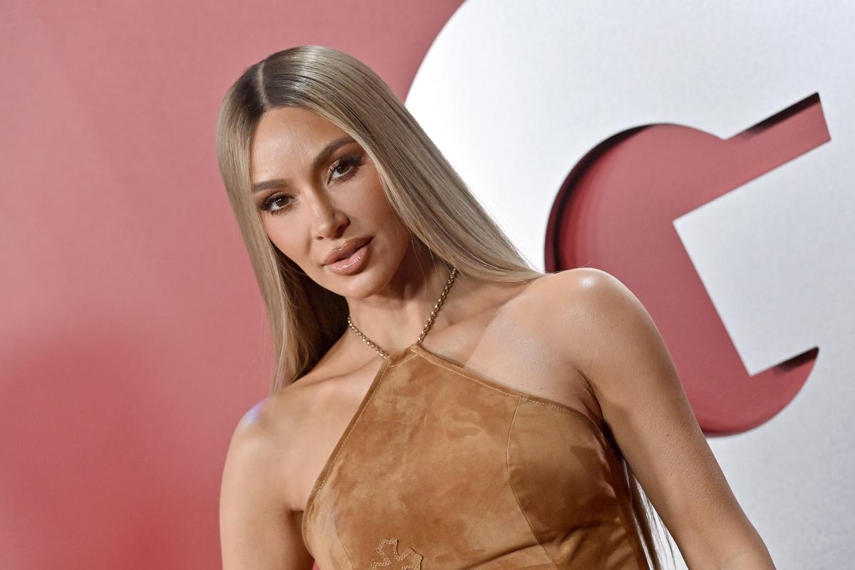 Kim Kardashian Stepped Out in a Skin-Tight Leather Dress - Yahoo Sports